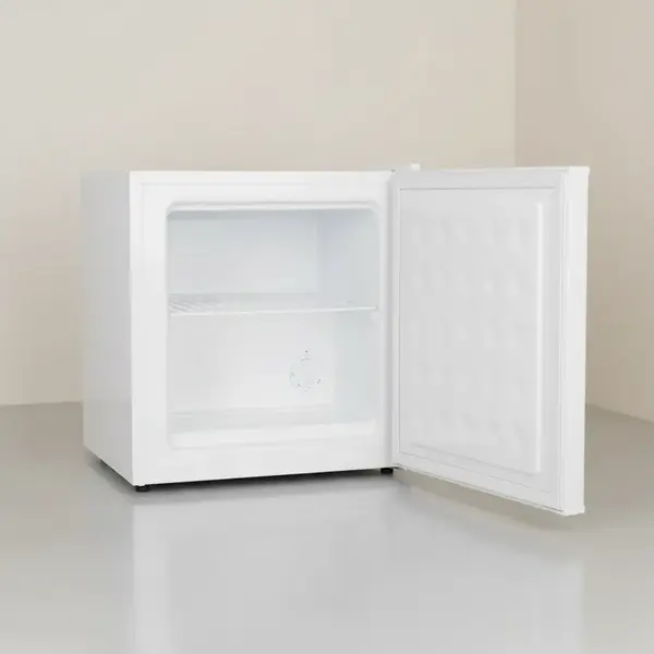 Summit Commercial FS24LMC 18.5'' Section Undercounter Freezer