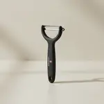 Victorinox 7.6079 Universal Micro-Serrated Peeler